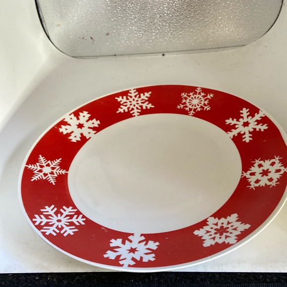 Plate 10.75” for serving holidays or all winter So striking on table - Picture 1 of 3